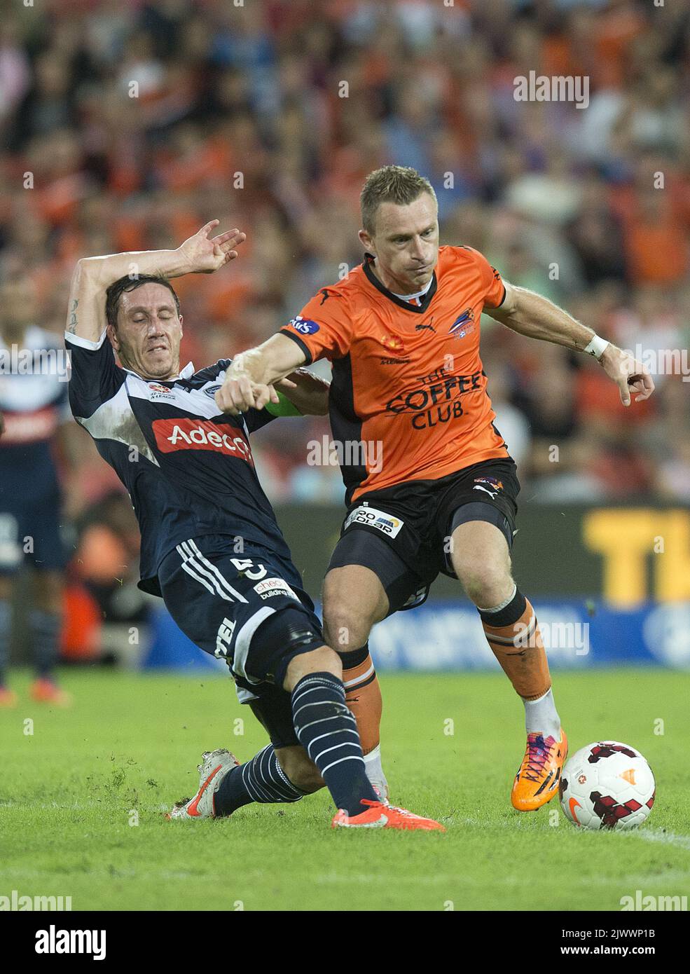 Siegkapitän Mark Milligan tritt mit dem RoarSpieler Besart Berisha