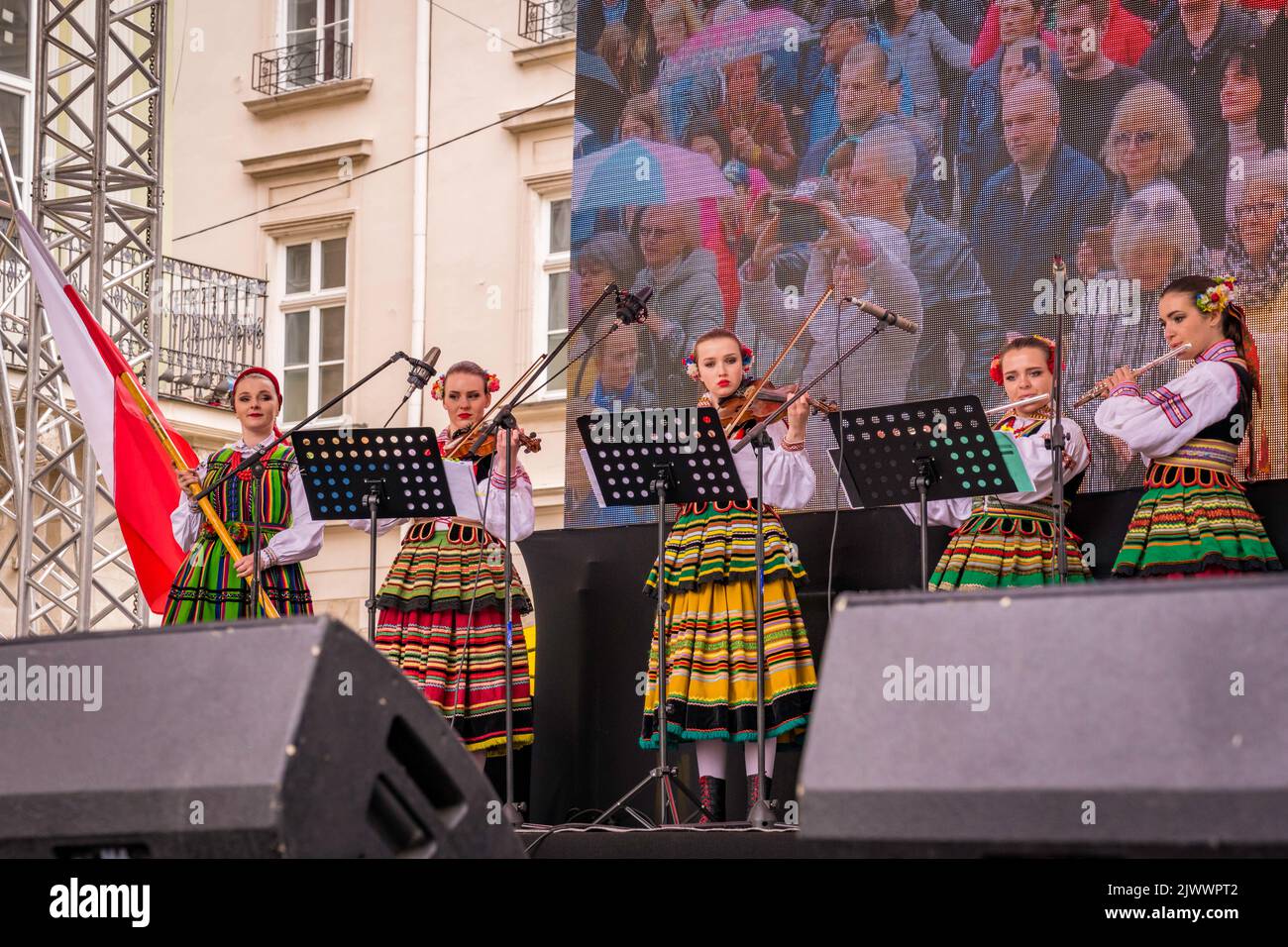 Volkstänzer mit beim Volksfest in Lemberg, Ukraine. Stockfoto