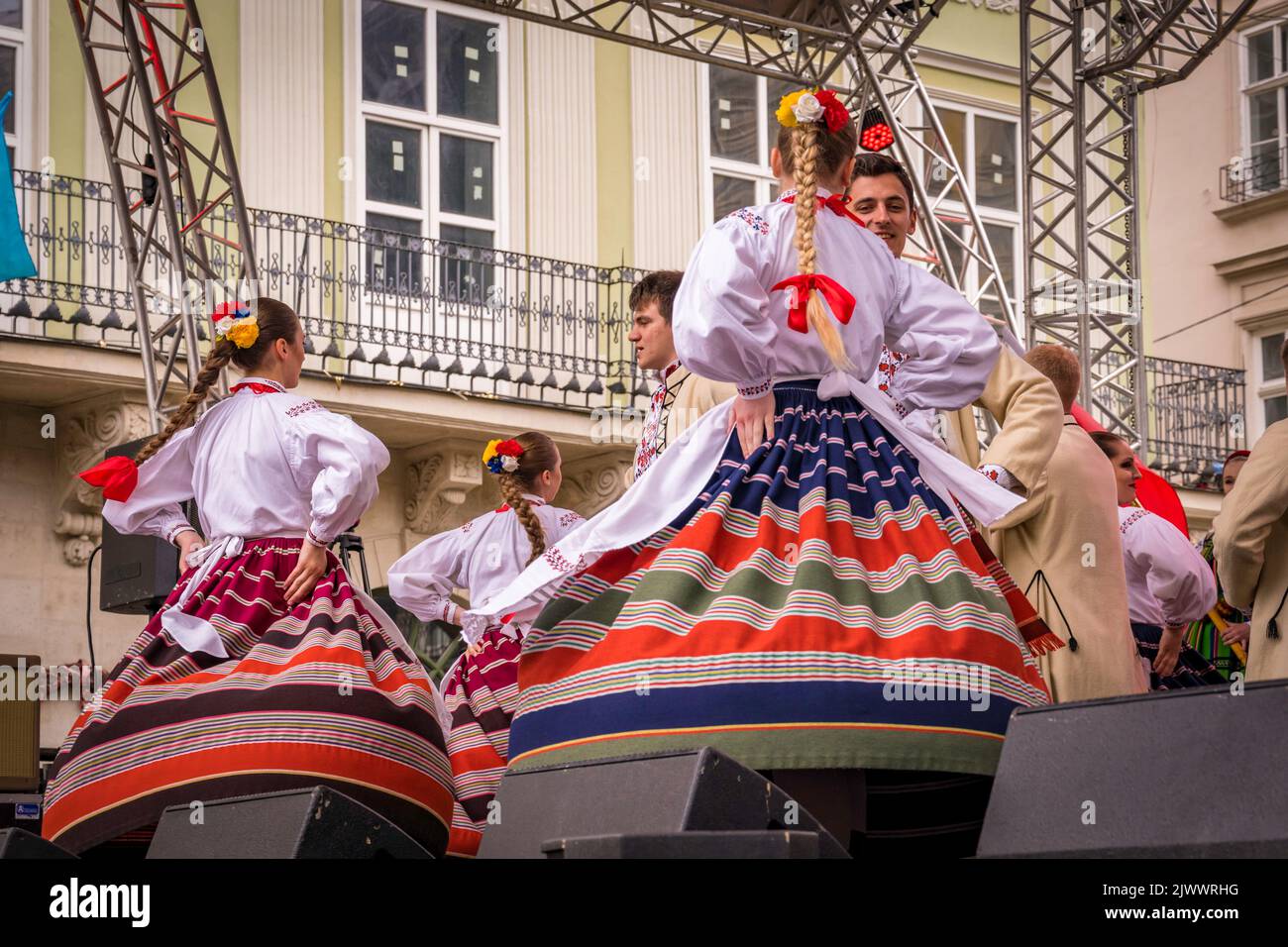 Volkstänzer mit beim Volksfest in Lemberg, Ukraine. Stockfoto