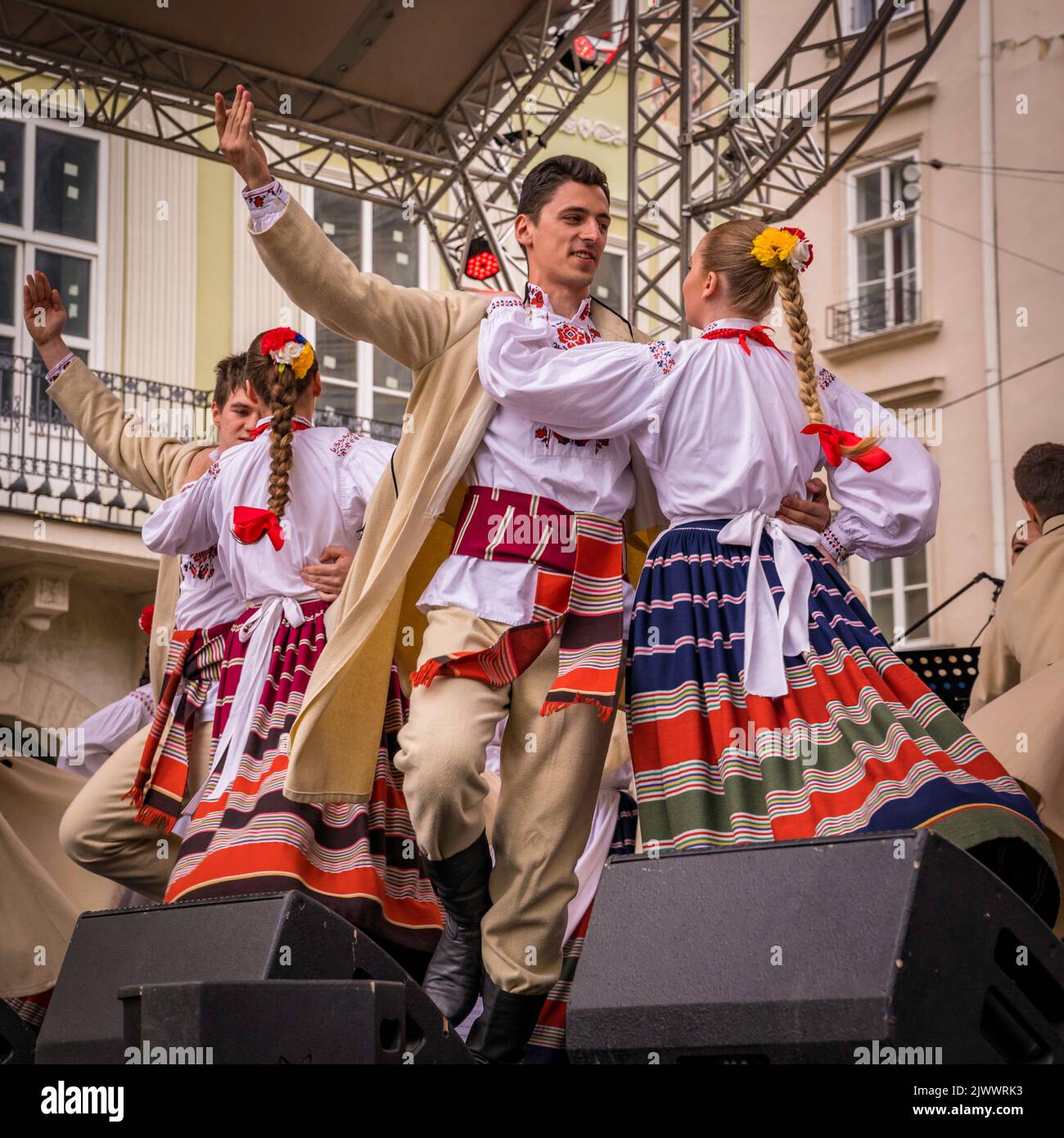 Volkstanz-Paar beim Volksfest in Lemberg, Ukraine. Stockfoto