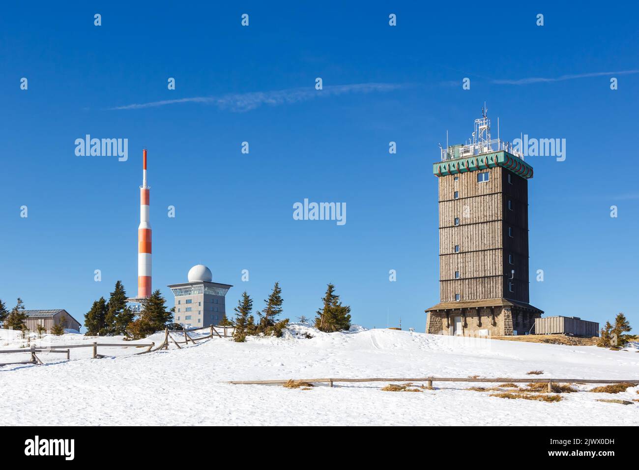 Brockengipfel im Harz mit Schnee im Winter in Deutschland Stockfoto