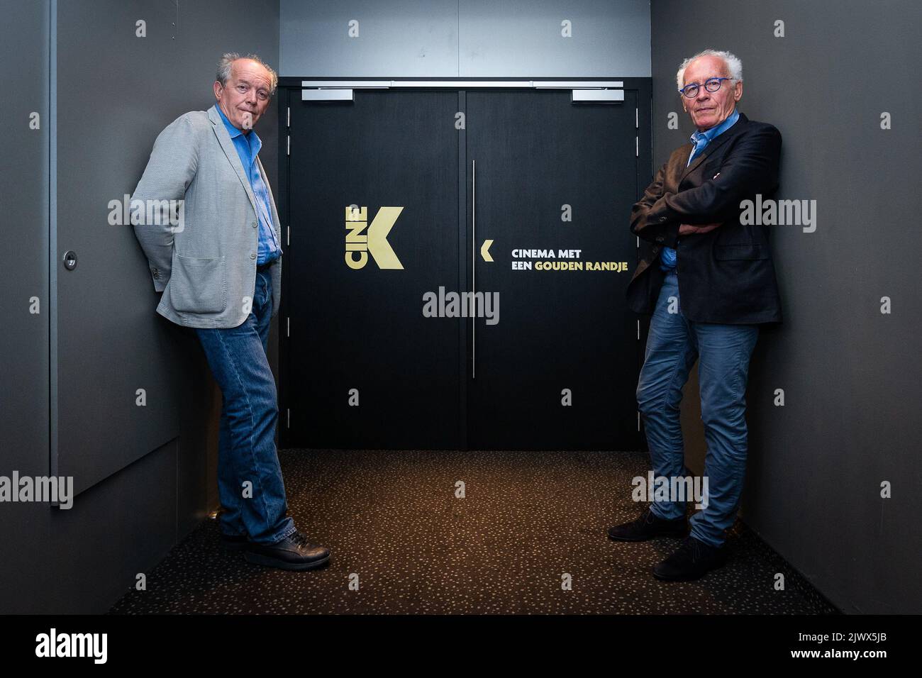 regisseur Luc Dardenne und Regisseur Jean-Pierre Dardenne posieren für den Fotografen während der Avant-Premiere des belgischen Films Tori et Lokita von den Regisseuren der Brüder Dardenne, in Gent kinepolis, Dienstag, 06. September 2022. BELGA FOTO JAMES ARTHUR GEKIERE Stockfoto