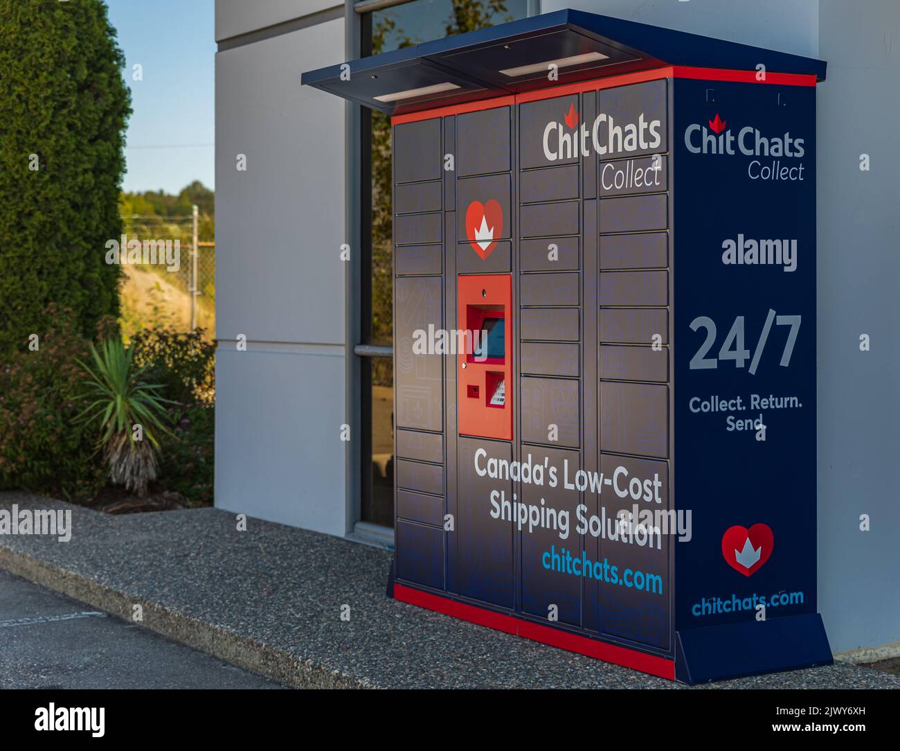 Kanadische dropbox-Mailbox. ChitChats ist eine neue kanadische Low Cost Shipping Company. Niemand, Straßenfoto-August 30,2022-Vancouver BC Kanada Stockfoto