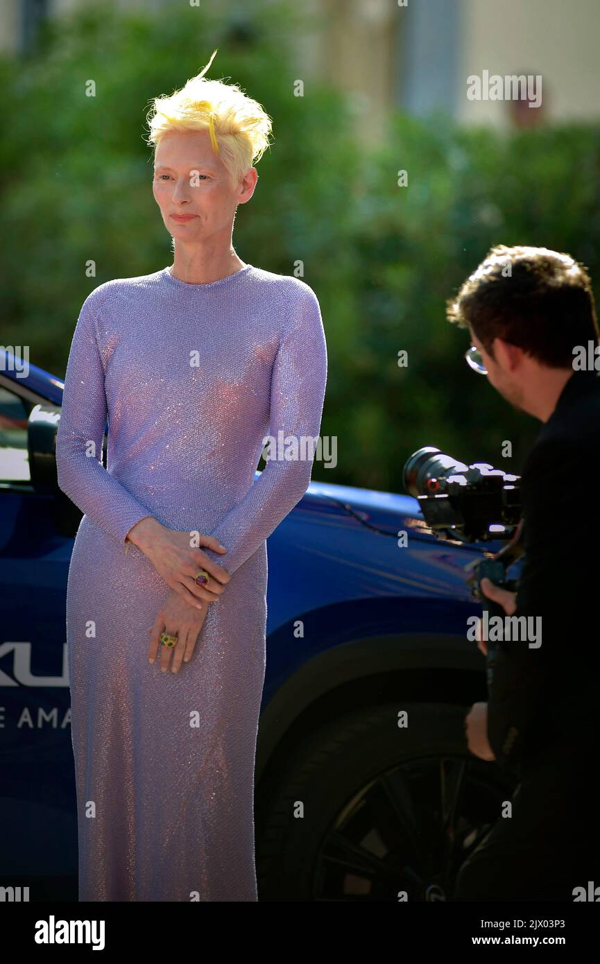 Venedig, Italien. 06. September 2022. VENEDIG, ITALIEN - 06 2022. SEPTEMBER: Tilda Swinton nimmt am 06. September 79. in Venedig, Italien, am roten Teppich der „Ewigen Tochter“ Teil. Kredit: dpa/Alamy Live Nachrichten Stockfoto