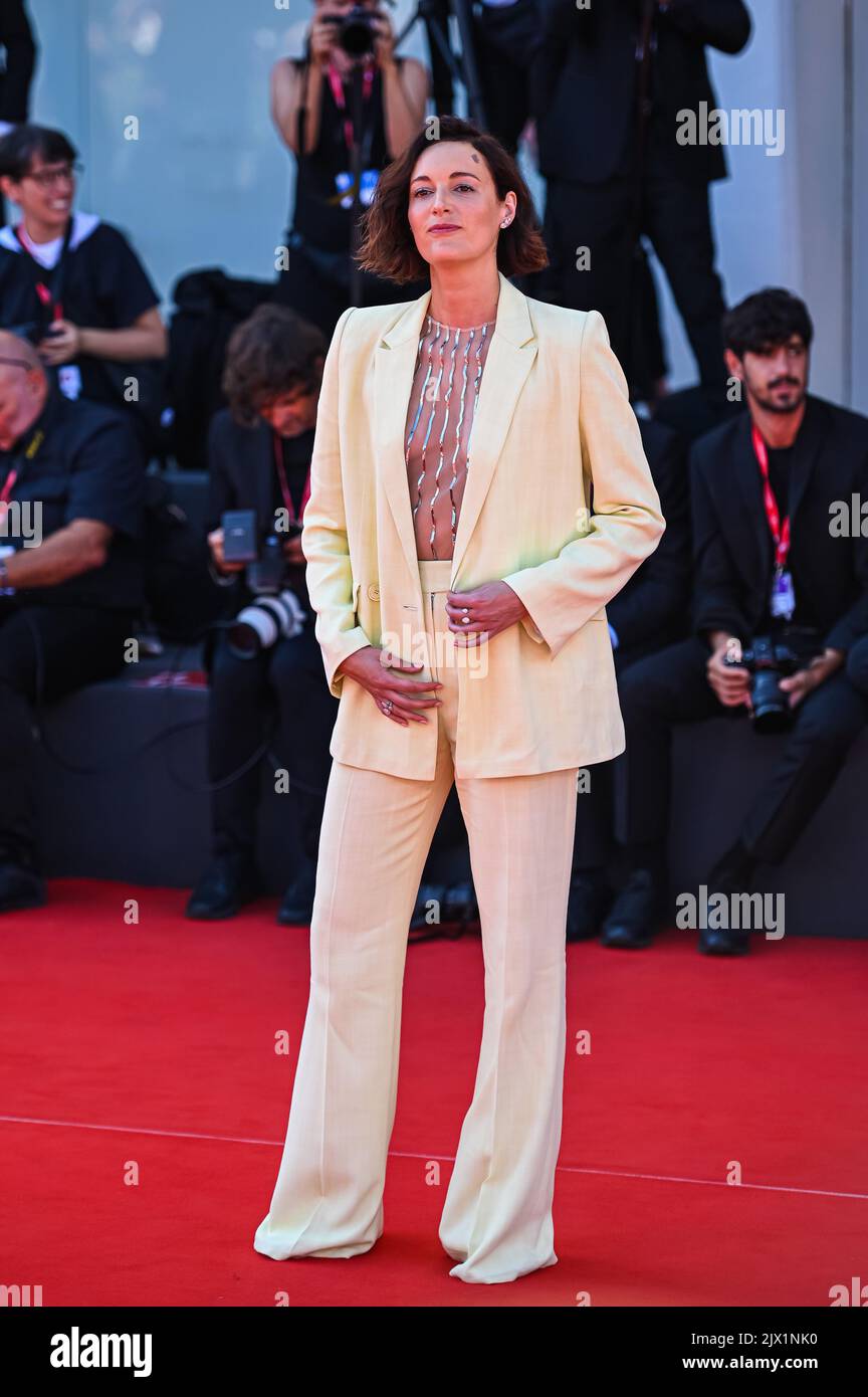 Die britische Schauspielerin Phoebe Waller-Bridge nimmt am 05. September 20 am roten Teppich der „Banshees of Inisherin“ bei den Internationalen Filmfestspielen von Venedig 79. Teil Stockfoto