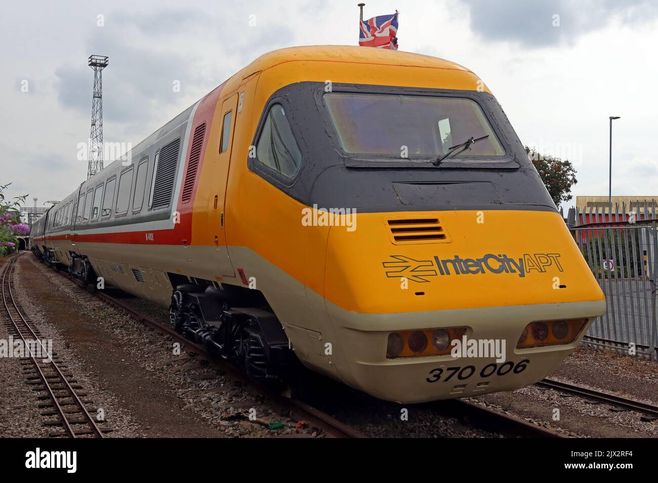 British Rail APT, BREL und British Rail Research Division Advanced Passenger Train Prototype 370006 in Crewe, Ceshire, England, Großbritannien Stockfoto