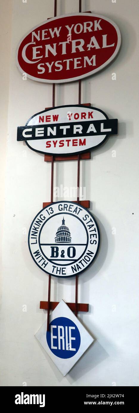 US Railway System Schilder, B&O, Erie, New York Central System, über Modelleisenbahn Layout, Crewe Heritage Centre, Cheshire, England, UK, CW1 Stockfoto
