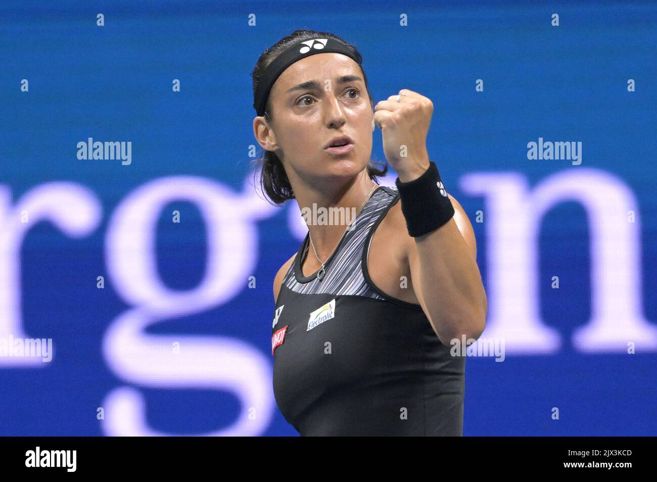 New York, USA. 06. September 2022. Caroline Garcia aus Frankreich reagiert während des Spiels gegen Coco Gauff aus den Vereinigten Staaten während der Viertelfinalrunden der Frauen der U.S. Open Tennis Championships im USTA Billie Jean King National Tennis Center in Flushing Meadows Corona Park New York, 6. September 2022. (Foto von Anthony Behar/Sipa USA) Quelle: SIPA USA/Alamy Live News Stockfoto