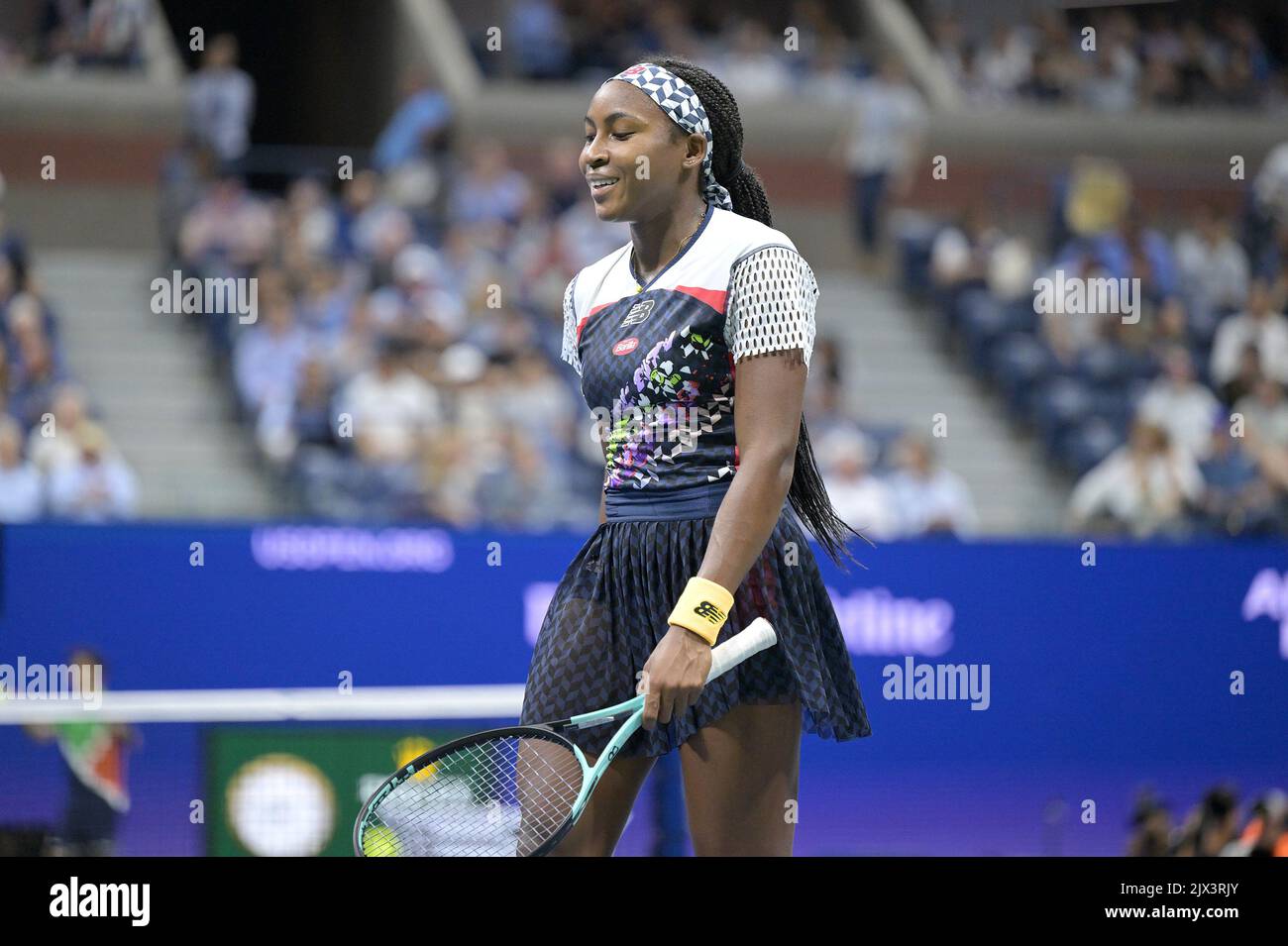 New York, USA. 06. September 2022. Coco Gauff aus den Vereinigten Staaten reagiert während des Spiels gegen Caroline Garcia aus Frankreich während der Viertelfinalrunden der Frauen der U.S. Open Tennis Championships im USTA Billie Jean King National Tennis Center in Flushing Meadows Corona Park New York, 6. September 2022. (Foto von Anthony Behar/Sipa USA) Quelle: SIPA USA/Alamy Live News Stockfoto