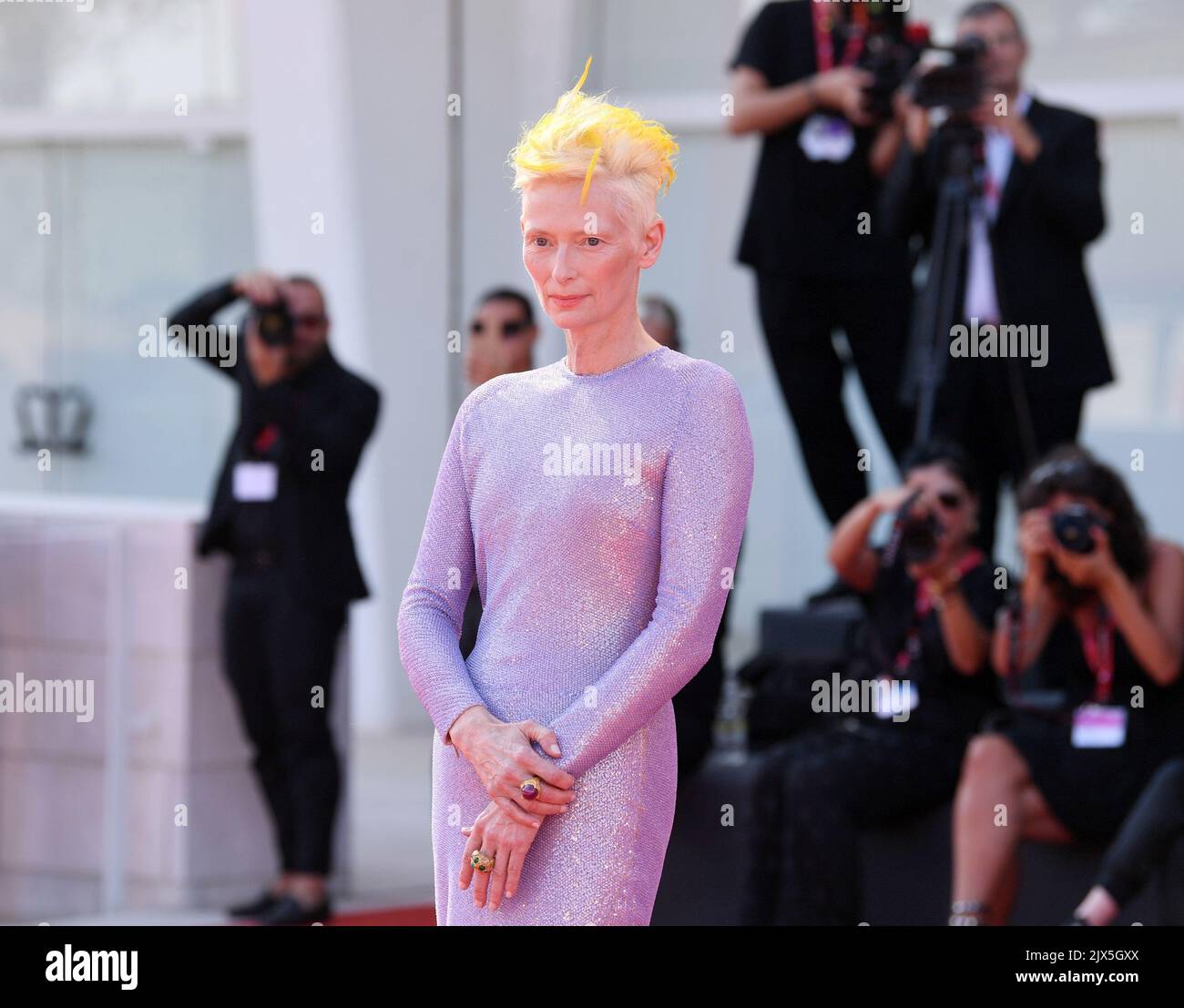 Venedig, Italien. 6. September 2022. Die Schauspielerin Tilda Swinton posiert auf dem roten Teppich zur Premiere des Films „die ewige Tochter“ während der Internationalen Filmfestspiele Venedig 79. in Venedig, Italien, am 6. September 2022. Quelle: Jin Mamengni/Xinhua/Alamy Live News Stockfoto