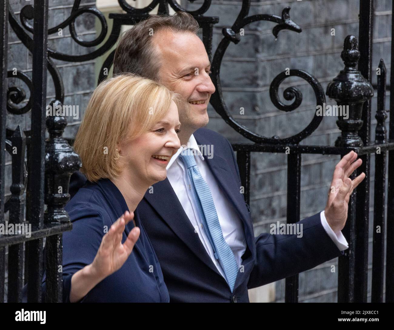 Bild zeigt: Liz Truss und Ehemann Hugh O’Leary kommen zum ersten Mal ...