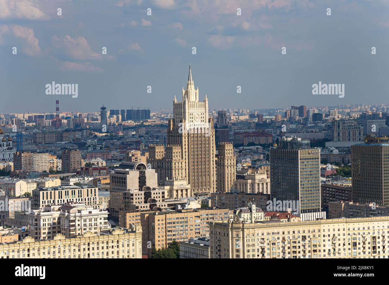 Luftaufnahme des Zentrums von Moskau von der Aussichtsplattform auf der 33.. Etage des Radisson Collection Hotel (Hotel Ukraina), Gebäude Ministerium für Stockfoto