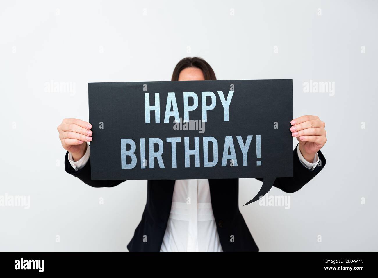 Schreiben Anzeigetext Happy BirthdayDer Geburtstag einer Person wird mit Geschenken gefeiert. Unternehmensübersicht der Geburtstag eines Stockfoto