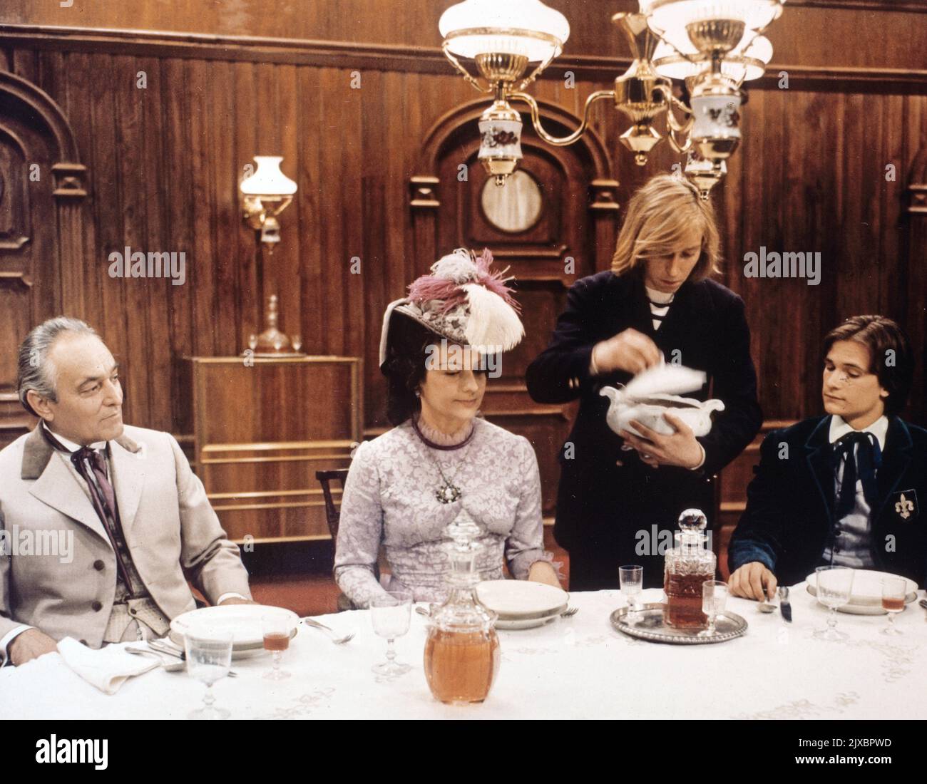 Piraten des Pazifik, aka zwei Jahre Ferien, aka Deux ans de vacances, Mini-Fernsehserie, Deutschland/Frankreich/Schweiiz/Belgien 1974, Darsteller: Constantin Barbulescu, Angela Chivaru, Franz Seidenschwan, Marc Di Napoli Stockfoto