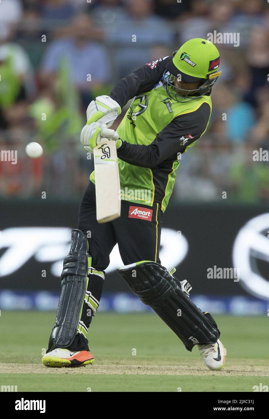 Usman Khawaja von den Thunder Fledermäusen während des Big Bash League (BBL) Cricket-Matches zwischen dem Sydney Thunder und Perth Scorchers im Spotless Stadium in Sydney, Donnerstag, 11. Januar 2018. (AAP-Bild/Craig Golding) Stockfoto