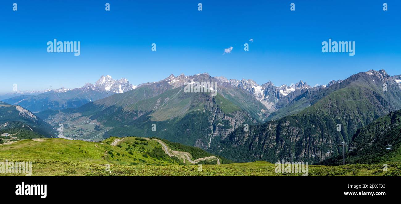 Panoramablick auf die Berge in Upper Svaneti, Georgien Stockfoto