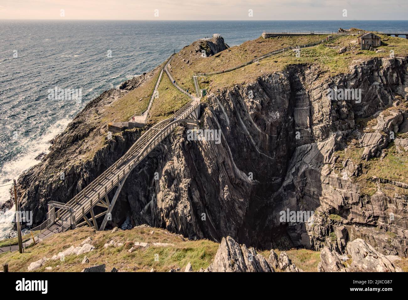 Mizen Head Signalstation und Besucherzentrum in der Nähe von Goleen und so weit südwestlich, wie man in Irland gehen kann -- Grafschaft Cork. Wild Atlantic Way Spectacular . Stockfoto