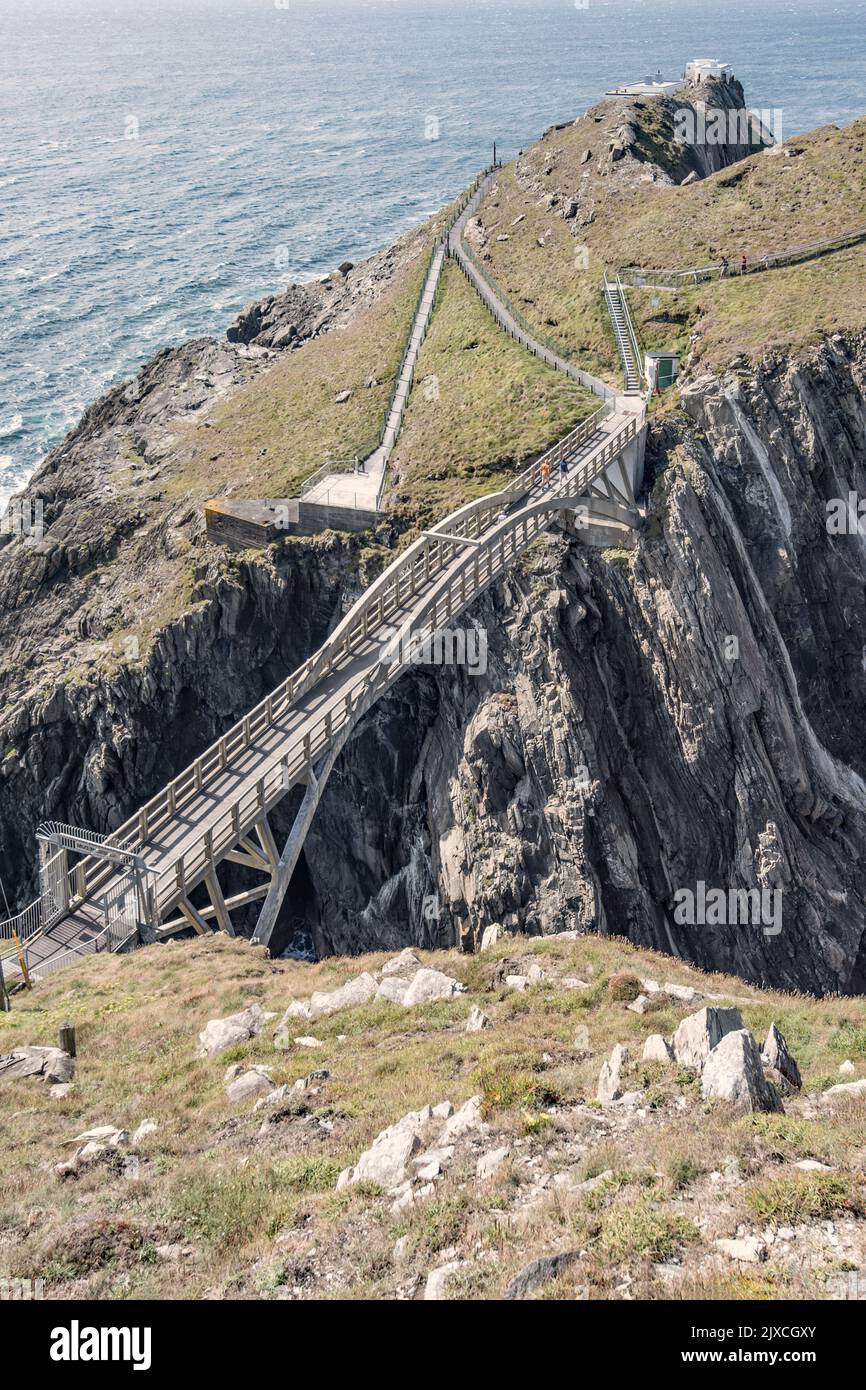 Mizen Head Signalstation und Besucherzentrum in der Nähe von Goleen und so weit südwestlich, wie man in Irland gehen kann -- Grafschaft Cork. Wild Atlantic Way Spectacular . Stockfoto