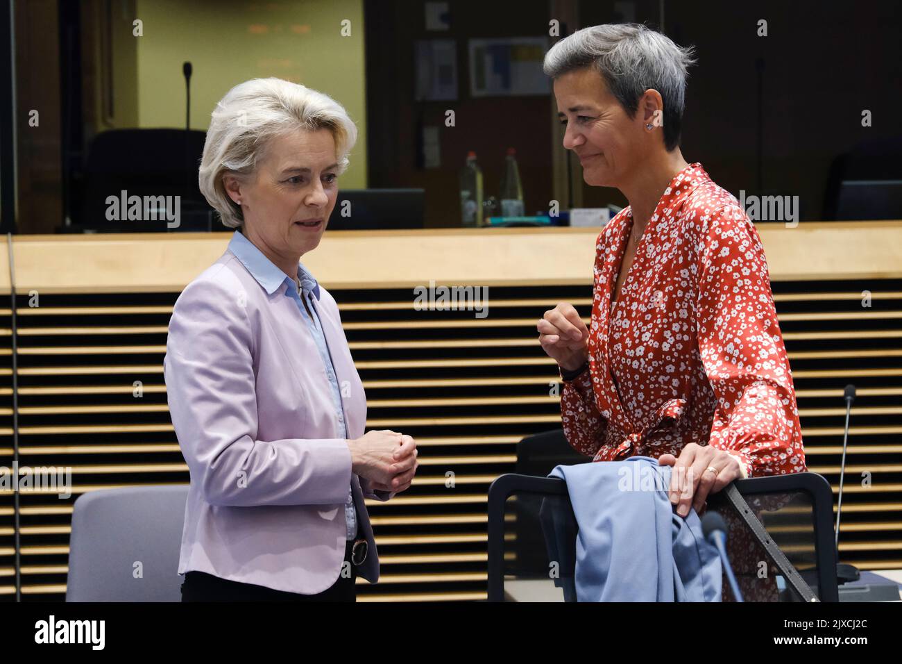 Brüssel, Belgien. 07. September 2022. Margrethe Vestager, EU-Kommissarin, zu Beginn eines wöchentlichen Treffens des Europäischen Kommissionskollegs am 7. September 2022 in Brüssel, Belgien. Kredit: ALEXANDROS MICHAILIDIS/Alamy Live Nachrichten Stockfoto