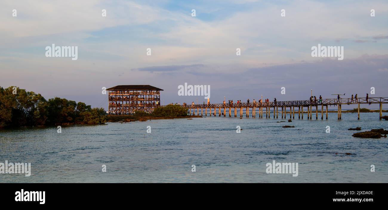 Surfen im Cloud 9, einem beliebten Surfspot auf Siargao Island. Philippinen Stockfoto
