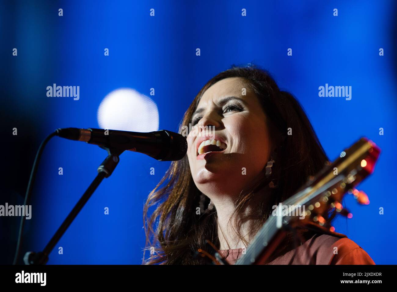 Missy Higgins tritt am Freitag, den 2. März 2018, im Rahmen der World Tour von Ed Sheeran im Optus Stadium in Perth auf. Das Konzert beginnt seine rekordverdächtige Tournee durch Australien und Neuseeland. (AAP-Bild/Richard Wainwright) Stockfoto