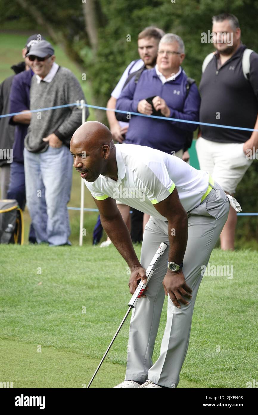 Wentworth, Surrey, Großbritannien. 7. September 2022. DJ Spoony stellt sich während der ProAm-Meisterschaft der BMW/PGA-Meisterschaft im Wentworth Golf Club, Virginia Water, Surrey, auf den Putt. Kredit: Motofoto/Alamy Live Nachrichten Stockfoto