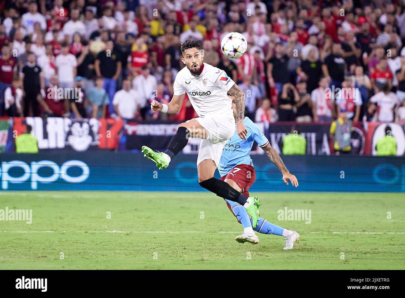 Sevilla, Spanien. 06. September 2022. Alex Telles (3) vom FC Sevilla beim UEFA Champions League-Spiel zwischen dem FC Sevilla und Manchester City im Estadio Ramon Sanchez Pizjuan in Sevilla. (Foto: Gonzales Photo/Alamy Live News Stockfoto