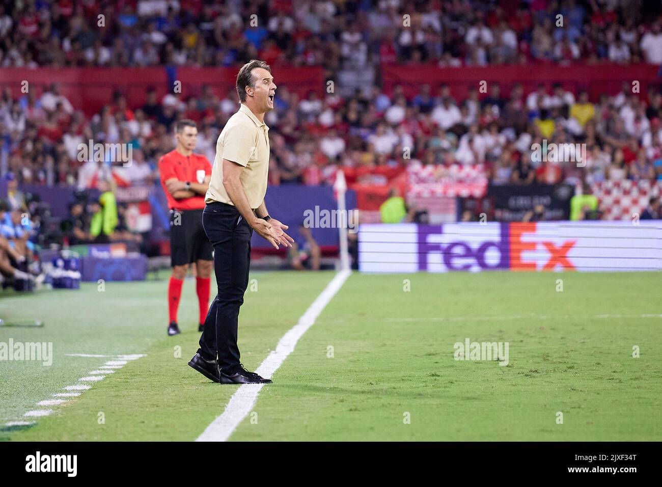 Sevilla, Spanien. 06. September 2022. Cheftrainer Julen Lopetegui vom FC Sevilla beim UEFA Champions League-Spiel zwischen dem FC Sevilla und Manchester City im Estadio Ramon Sanchez Pizjuan in Sevilla. (Foto: Gonzales Photo/Alamy Live News Stockfoto