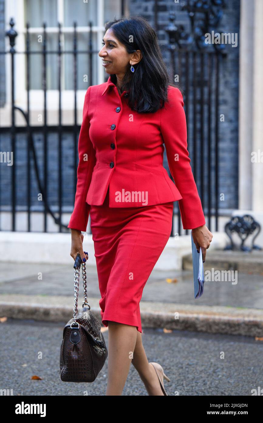 London, Großbritannien. 7. September 2022. Nach dem ersten Kabinettstreffen mit der neuen Premierministerin Liz Truss verlässt die Innenministerin Suella Braverman die Downing Street 10 in London. Bilddatum: Mittwoch, 7. September 2022. Bildnachweis sollte lauten: Matt Crossick/Empics/Alamy Live News Stockfoto