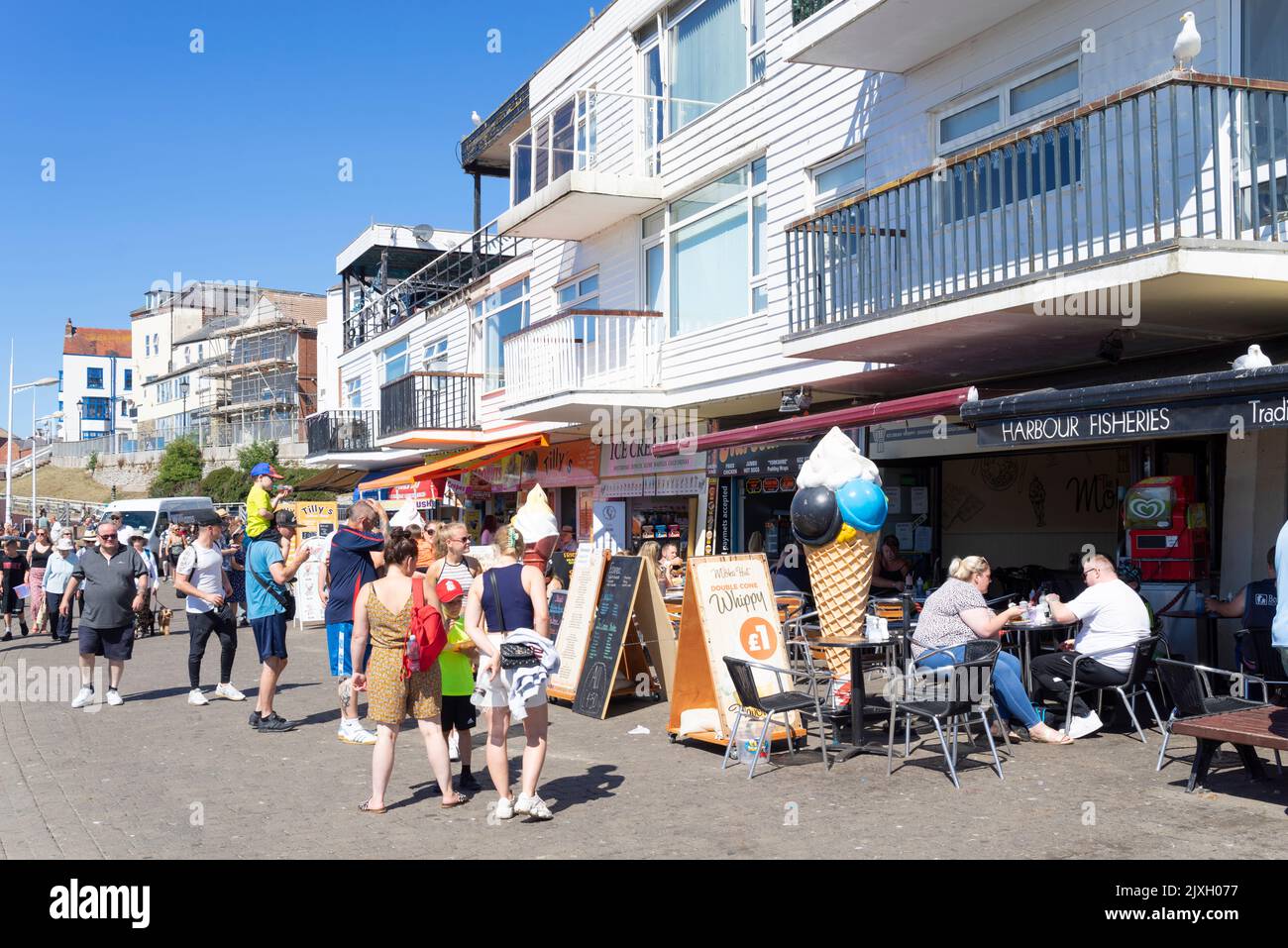 Fisch- und Chips-Restaurants und Eisdielen an der Hafenstraße Bridlington East Riding of Yorkshire England GB Europa Stockfoto