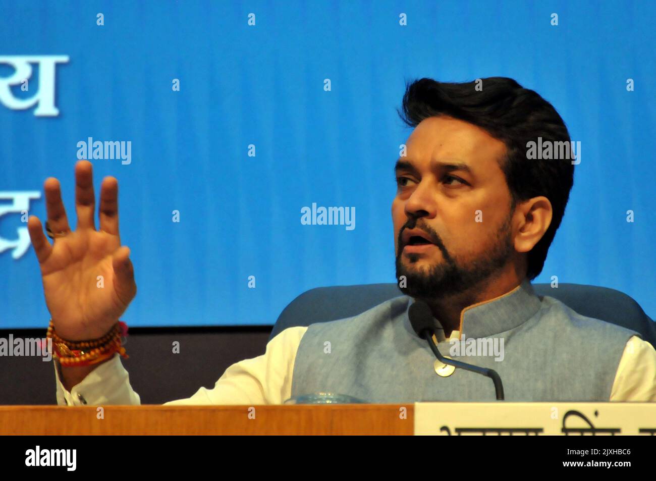 Neu-Delhi, Delhi, Indien. 7. September 2022. Anurag Singh Thakur Union Ministerialfür Information und Rundfunk und Sport Adresse der Medien während der Briefing über die Entscheidungen des Gewerkschaftskabinetts, am Mittwoch im National Media Center in Neu Delhi. (Bild: © Ravi Batra/ZUMA Press Wire) Bild: ZUMA Press, Inc./Alamy Live News Stockfoto