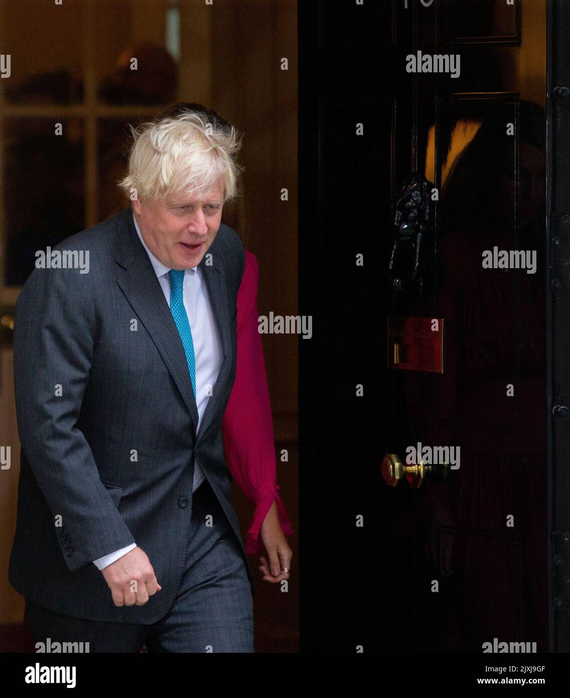 London, England, Großbritannien. 6. September 2022. BORIS JOHNSON und seine Frau verlassen die Downing Street 10 Hand in Hand, als er als Premierminister des Vereinigten Königreichs zurücktritt. (Bild: © Tayfun Salci/ZUMA Press Wire) Stockfoto