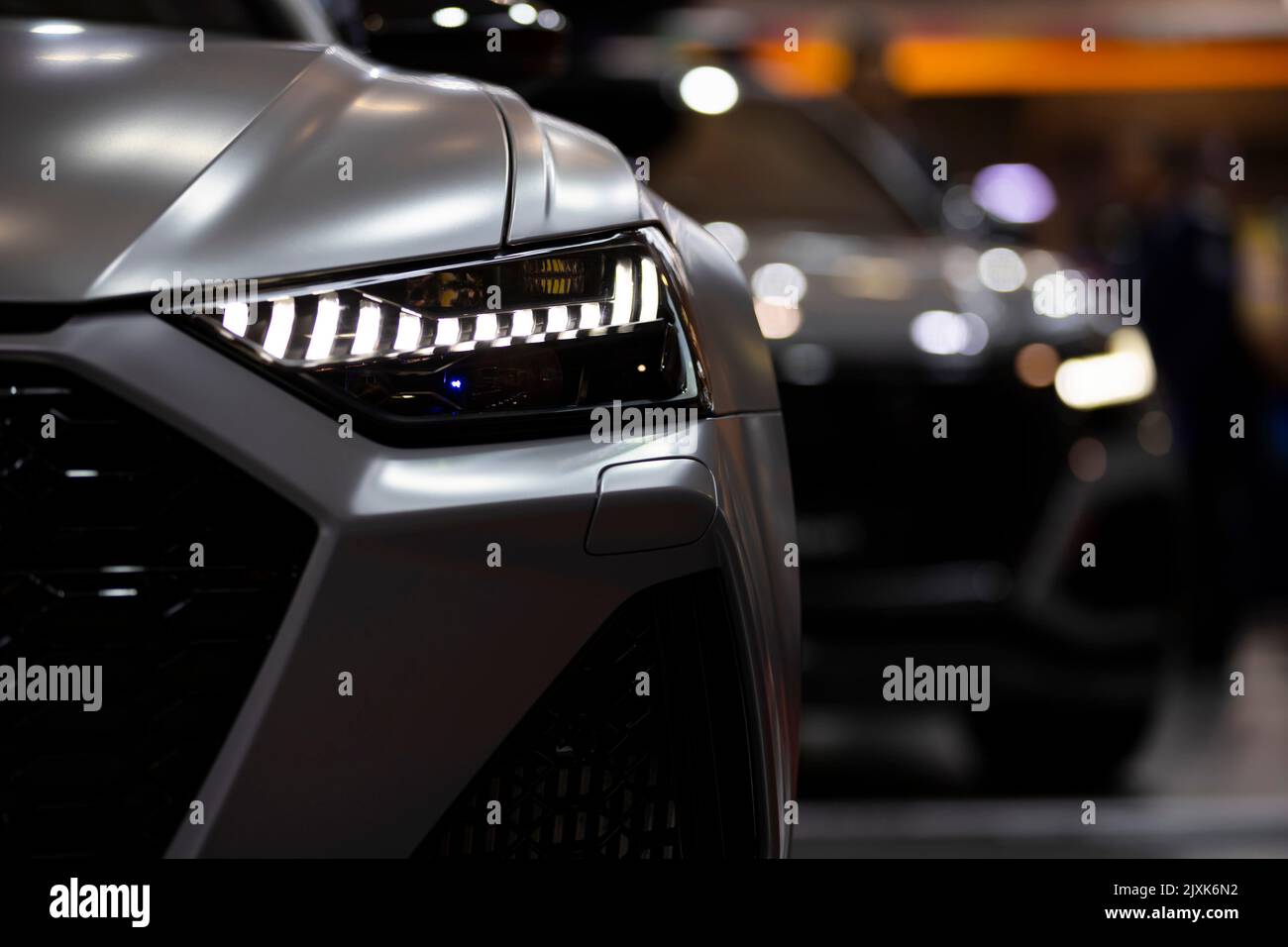 Matrix Ledscheinwerfer Von Einem Modernen Auto Stockfoto und mehr