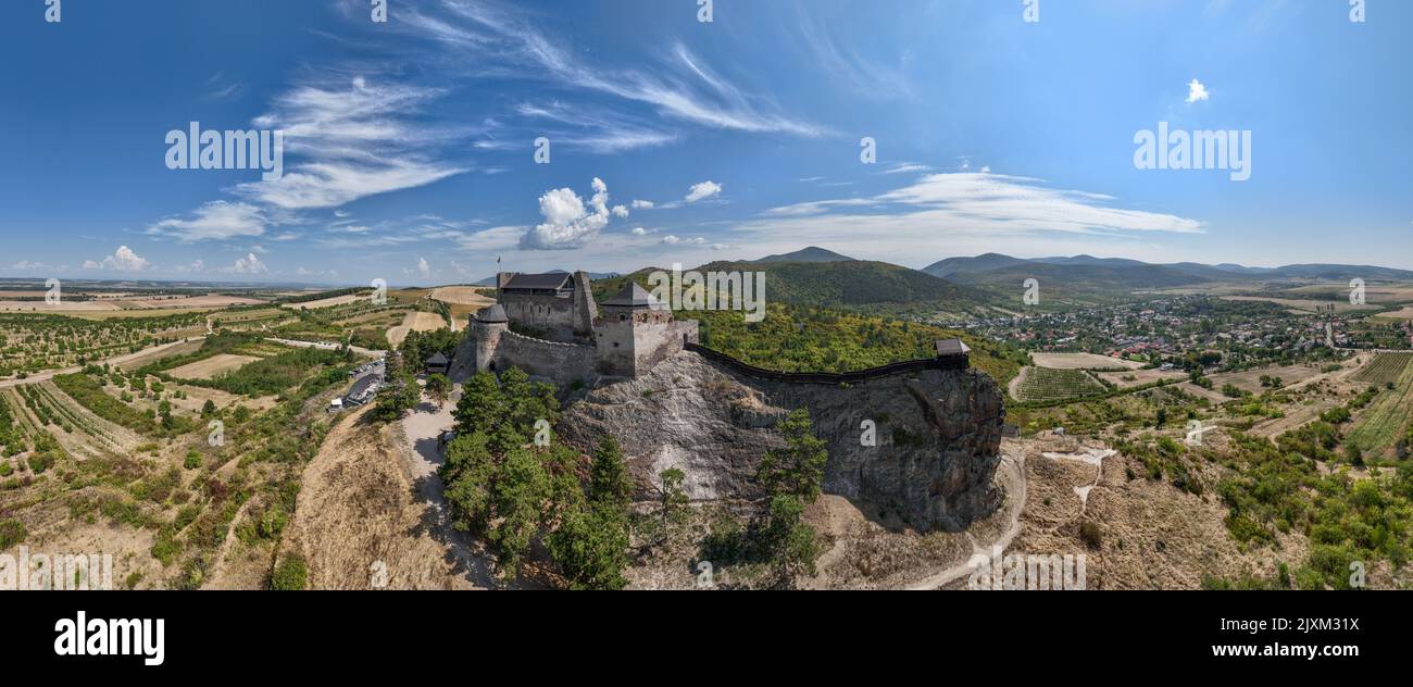 Luftaufnahme der Burg Boldogko in Ungarn Stockfoto