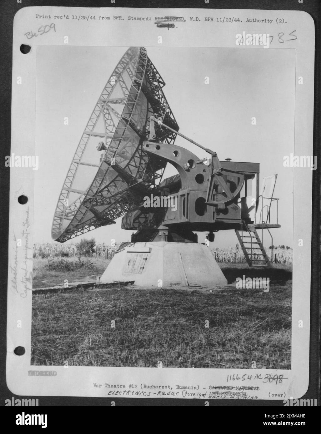 Installation Des Deutschen Riesenradars In Würzburg [Wurzburg Riese Fumg 65 Radar.] In Der Nähe Von Bukarest, Rumänien. Stockfoto