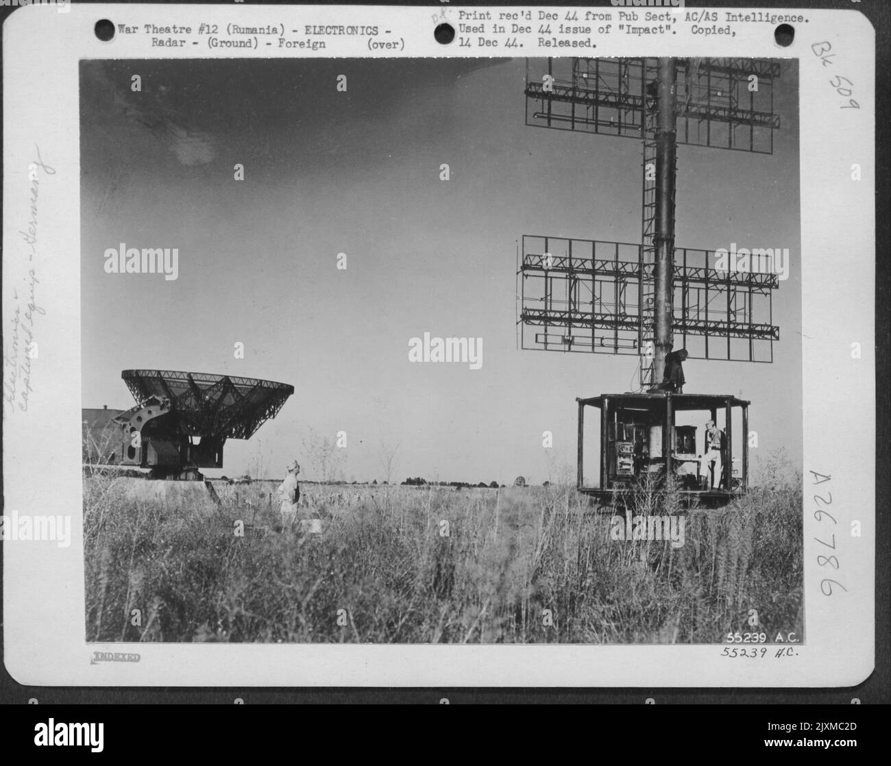 Das riesige Wurzburg (links) und Freya (rechts) Radar wurden zur Frühwarnung und zur Bodenkontrolle der feindlichen Kämpfer, Rumänien, eingesetzt. Stockfoto