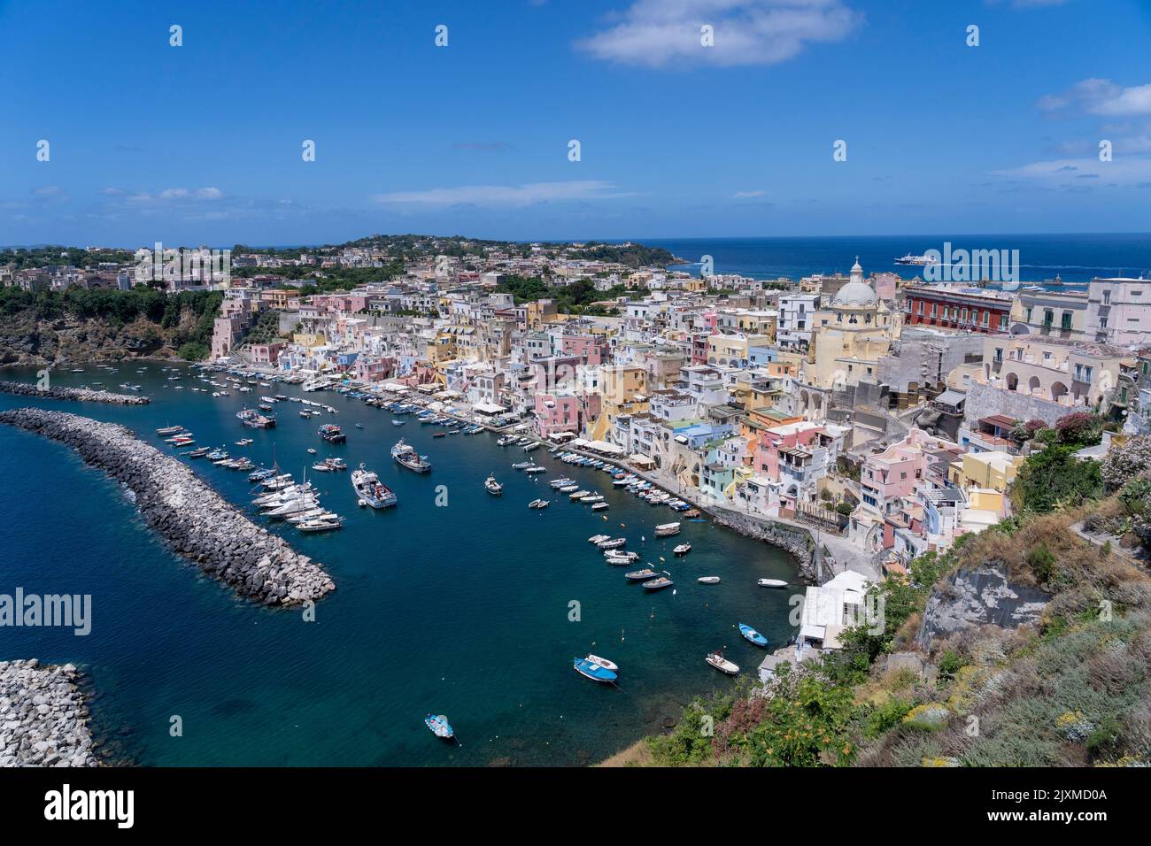 Bunte Häuser im Hafen von Marina di Corricella. Procida Island, Neapel, Italien, Europa. Stockfoto