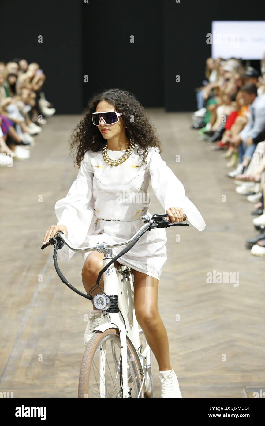 09/07/2022, Berlin, Deutschland, Models laufen auf der Rebekka Ruétz