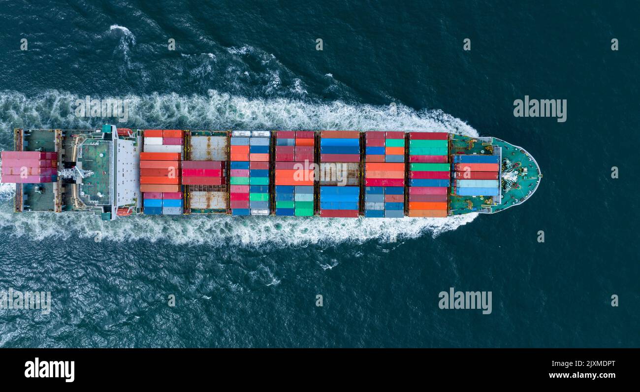 Cargo Container Schiff Draufsicht trägt Container und läuft für den Export von Waren aus Werft Hafen zu anderen Ozean-Konzept Frachtschifffahrt Schiff Log Stockfoto