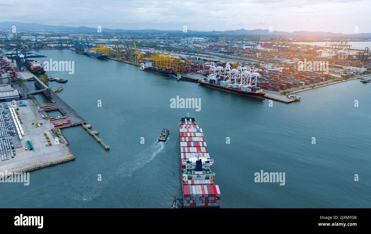 Schiffswerft Cargo Container Seehafen Spedition Logistik und Transport. Benutzerdefinierter Port des internationalen Versanddepots für den Import-Export Stockfoto