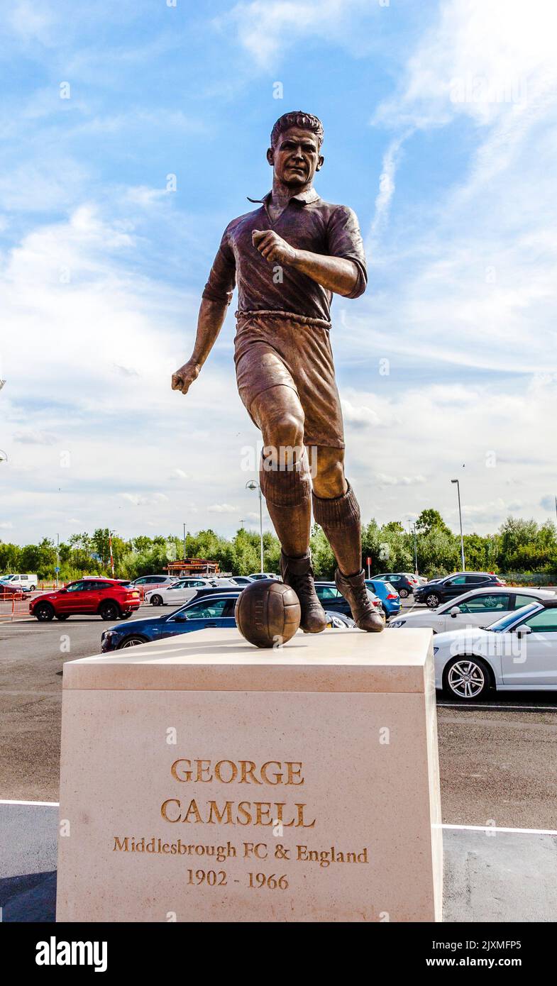 Middlesbrough, Großbritannien. Vor kurzem wurde im Riverside Stadium eine Statue zur Erinnerung an die Boro-Legende, George Camsell, offiziell enthüllt. Er ist der allzeit führende Torschütze der Clubs. David Dixon/Alamy Stockfoto