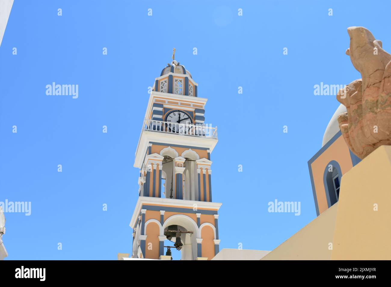 Die katholische Kirche des Heiligen Stylianos in Fira, Thera, Santorini, Kykladen, Griechenland, Europa. Agios Stylianos Paphlagonia der Eremit. Stockfoto