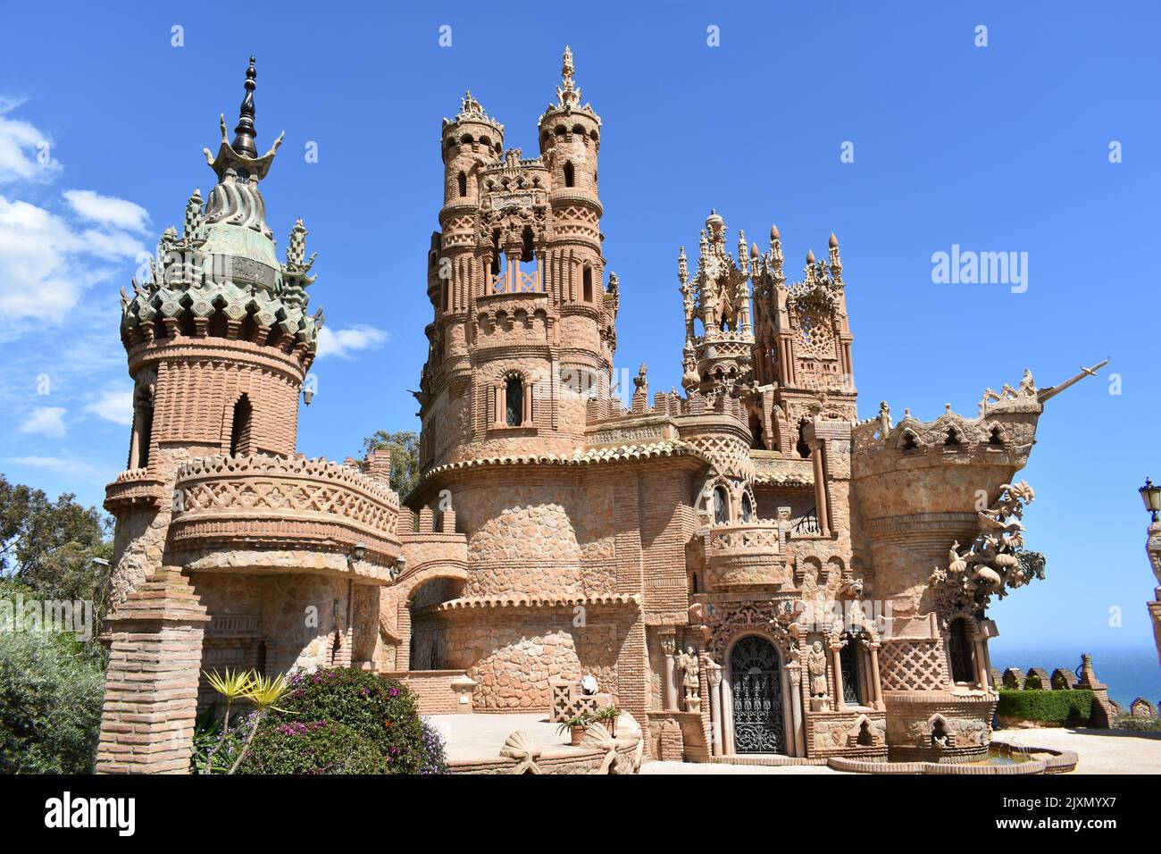 Castillo de Colomares Schlossdenkmal, das dem Leben und den Abenteuern von Christoph Kolumbus in Benalmadena, Malaga, Costa Del Sol, Spanien gewidmet ist Stockfoto