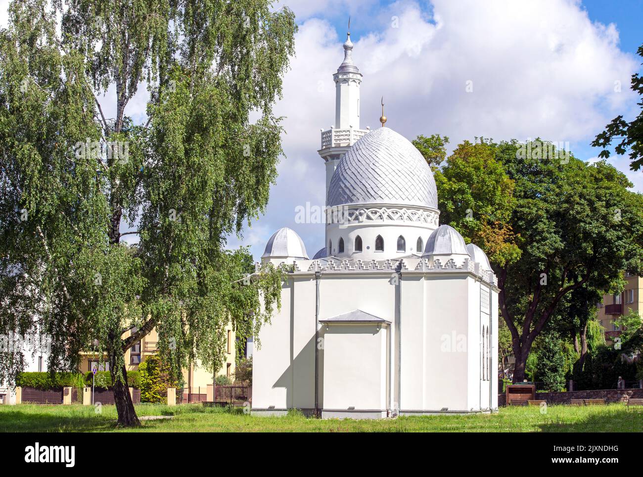 Erstaunliche weiße Kaunas Moschee während sonnigen Sommertag, Litauen Stockfoto