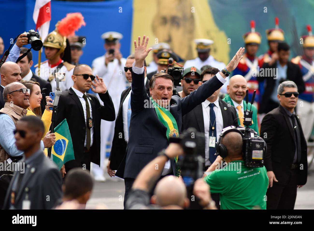 Brasília, DF - 07.09.2022: COMEMORAÇÕES 7 DE SETEMBRO EM Brasília - Foto-Präsident Jair Bolsonaro bei der Parade in einem offenen Auto neben Primera Dama Michele Bolsonaro. An diesem Mittwoch (7.) finden am 7.. September die gedenkfeiern zum zweihundertjährigen Jubiläum der Unabhängigkeit Brasiliens statt. An der Veranstaltung in Brasília nahmen Präsident Jair Bolsonaro und mehrere Behörden Teil. (Foto: Ton Molina/Fotoarena) Stockfoto