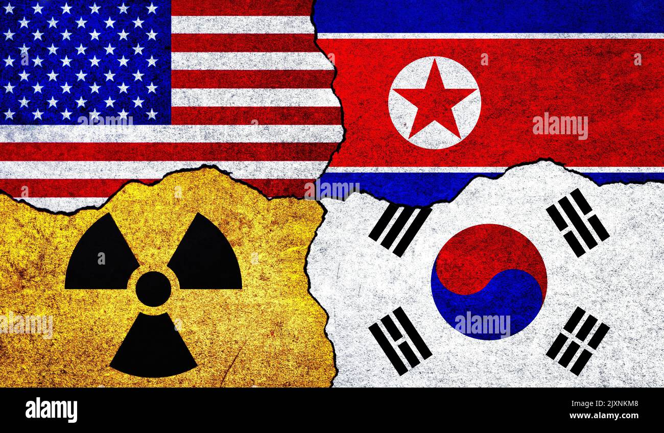 Flaggen der USA, Nordkoreas, Südkoreas und Strahlungssymbol an einer Wand. Amerika, Südkorea und Nordkorea Nuklearabkommen oder Spannungskonzept Stockfoto