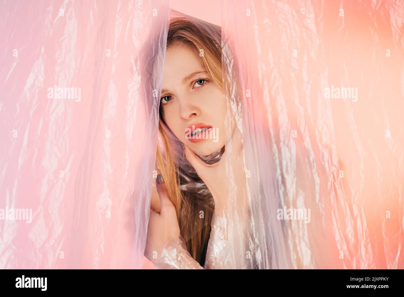 Kunst Porträt weiblich Missbrauch selbst Isolation Frau Stockfoto