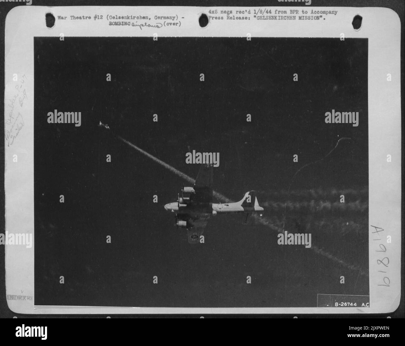 Gelsenkirchen, Deutschland, 27 Meilen westlich von Dortmund, auf der Duisburg-Hamm-Bahn, war mehrmals Ziel von Bombeneinsätzen der US Army 8. Air Force, um Nazi-Kommunikationen ins nichts zu sprengen. Thunderbolt, Republic P-47, The Stockfoto