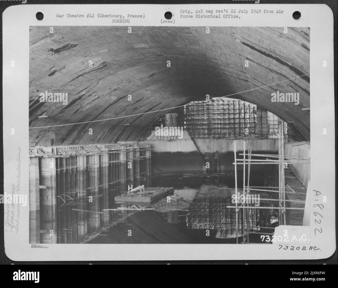 Bomb Damage Submarine Pen In Cherbourg, Frankreich. 22. Juli 1944. Stockfoto