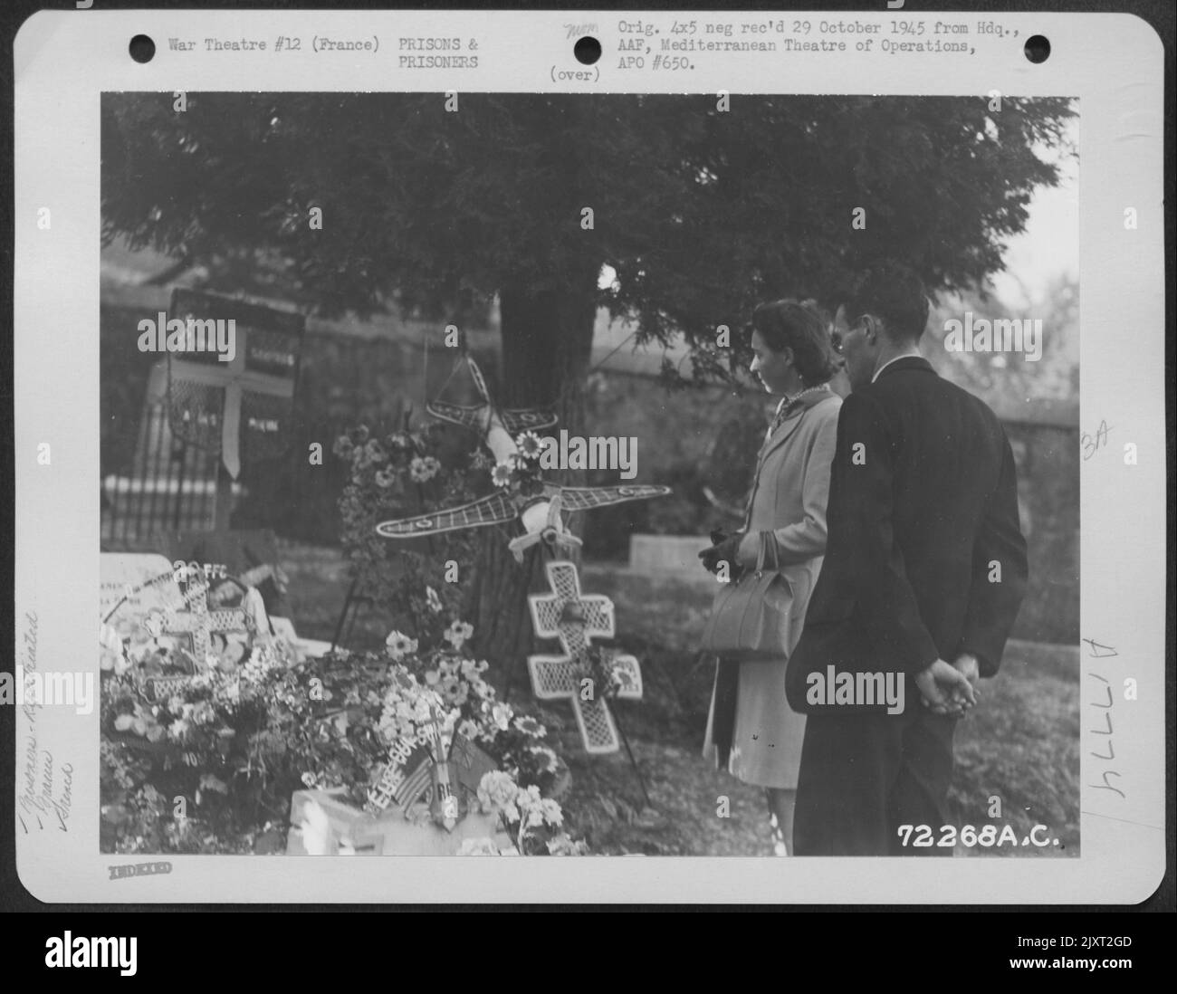 Während Des Zweiten Weltkriegs Wurden Viele Alliierte Luftwaffe, Die Gezwungen Wurden Oder Aus Deutschen Gefängnissen In Frankreich Flohen, Vom Französischen Marquis In Sicherheit Gebracht. Die Entkommenen Würden Durch Die Hände Des Marquis, Französischer Bauern Und Scheinbar Unschuldiger Dorfbewohner Gehen Stockfoto